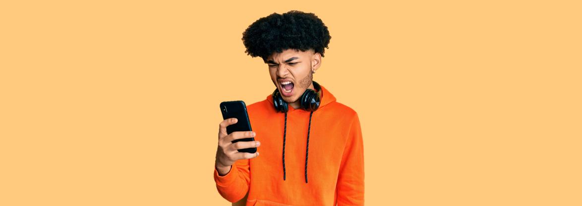 Garoto-irritado-com-a-falha-na-internet